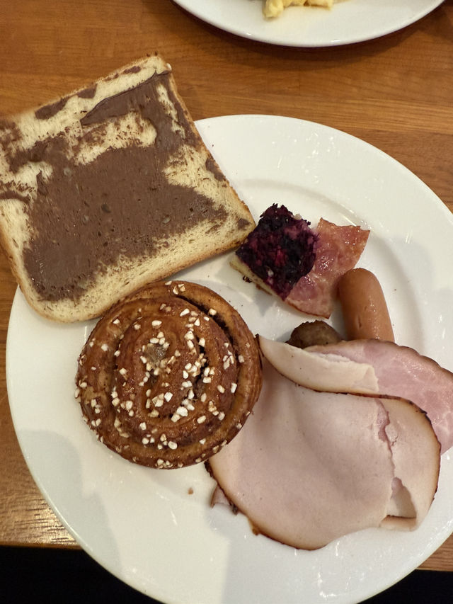 Scandic Helsinki Aviapolis: A Convenient Stay Near the Airport with Easy Access to Shopping