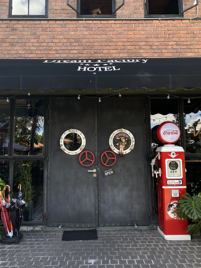 FACTORY HOTEL โรงแรมสำหรับคนชอบความวินเทจ