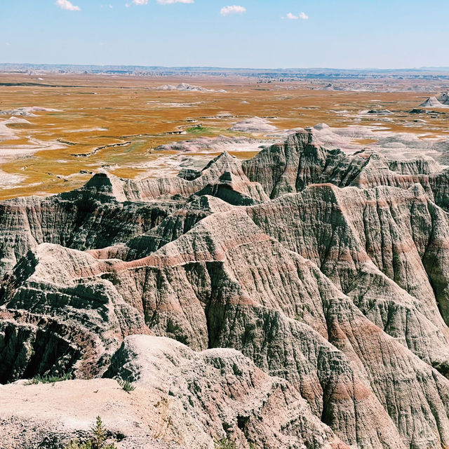 📍 Top Landmarks in Badlands National Park – Nature’s Sculpted Masterpieces 🌾⛰️