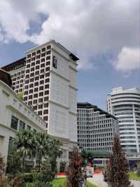 “Trendy Orchard‑Edge Haven with Spa & Club Lounge”