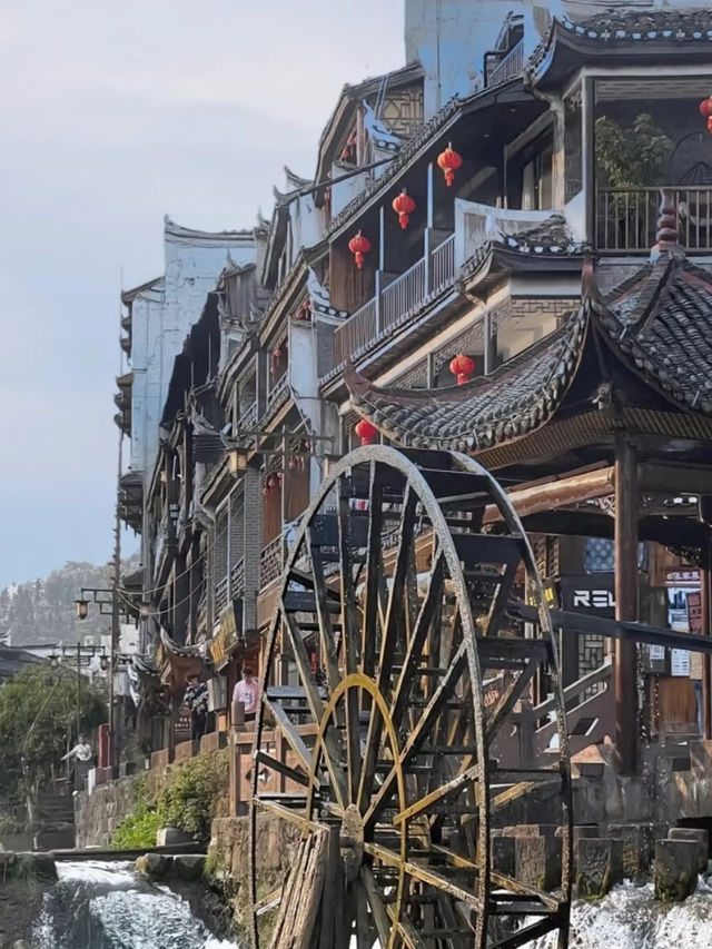 Timeless Beauty by the River: A Day in Fenghuang Ancient Town