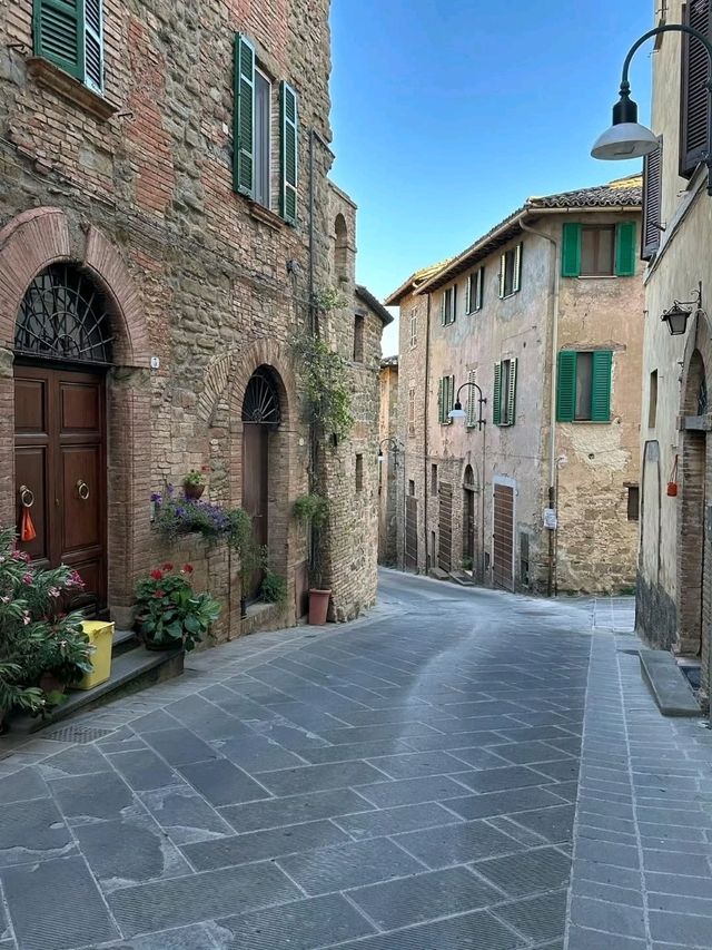  Echoes on the Hill – Bettona, Italy