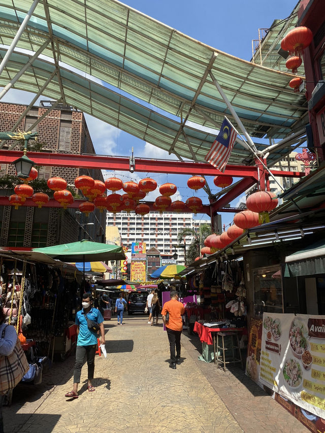 Discovering the Vibrant Yalan Petaling Market in Kuala Lumpur
