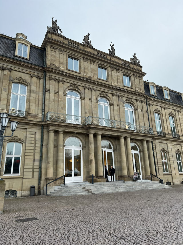 🇩🇪✨ Schlossplatz Stuttgart: Where Royal Elegance Meets Modern Pulse ✨🇩🇪  