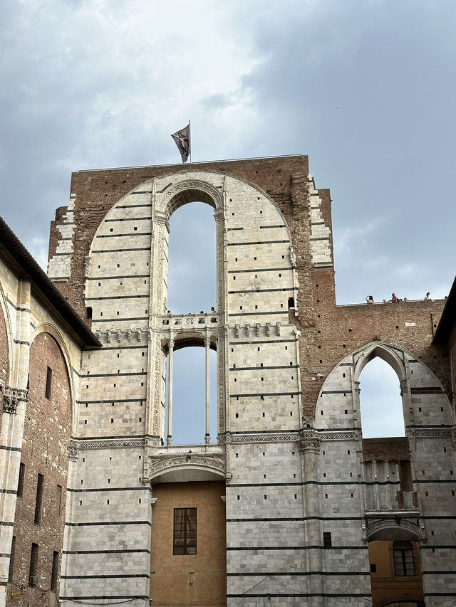 Siena’s Cathedral Quarter: A Medieval Wonderland Awaits!