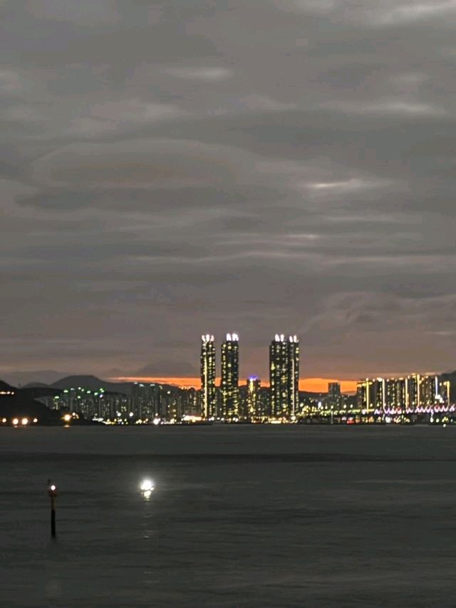 ๐ Busan by Twilight: Trains, Waves & Golden Skies ๐ ๐ Busan by Twilight: Trains, Waves & Golden Skies ๐