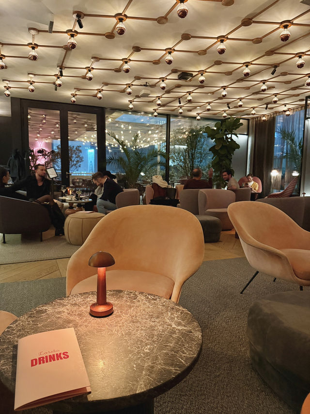 Chic Cocktails and Dreamy Lighting at Loreta Chic Cocktails and Dreamy Lighting at Loreta