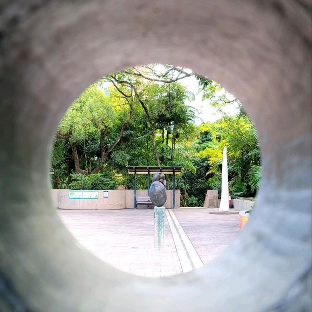 🏯🦢 Kowloon Park: A Hidden Oasis in the City 🌳🐒
