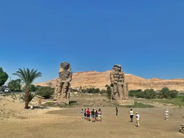 【Travel around the 🌍 world】Egypt🇪🇬. The Colossi of Memnon.