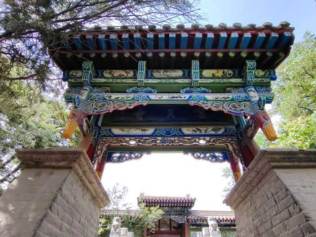 白塔寺，明正統十三年（1448)，由鎮守甘肅內監劉永誠在白塔古剎遺址上重建