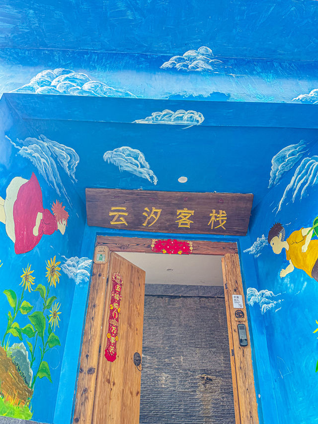 我住進了丽江這家民宿的花園裡
