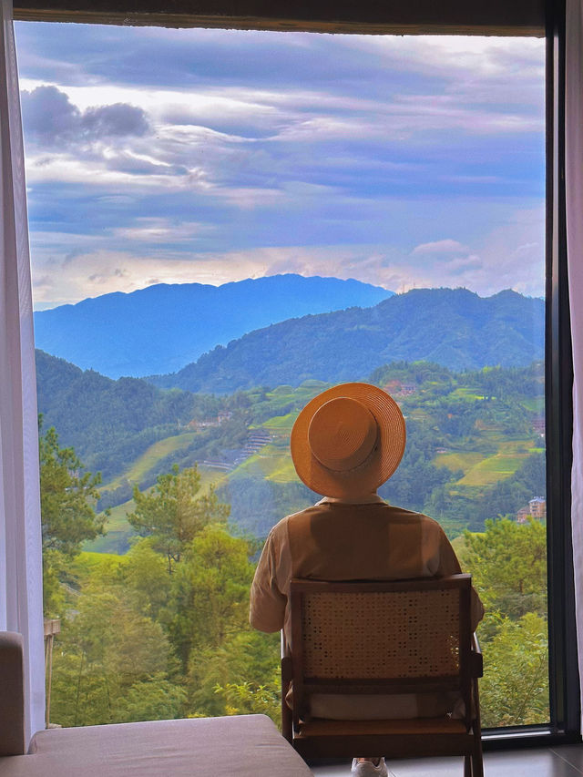 在龍脊梯田，選一個落地窗住進風景裡