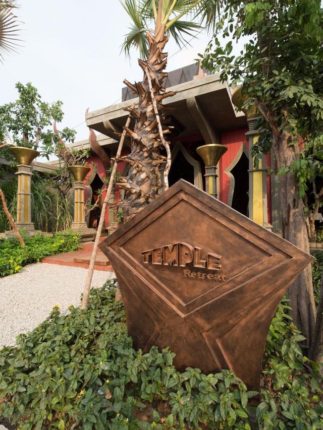 🌟 Siem Reap's Hidden Gem: Golden Temple Retreat 🌴✨