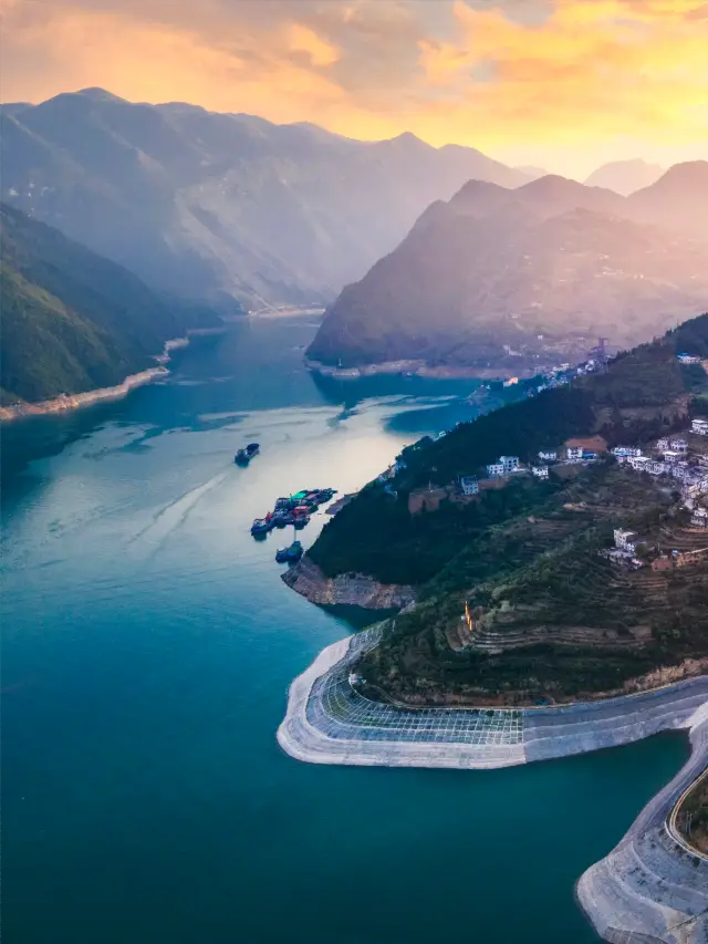 Cruise Travel | Yangtze River Three Gorges "A light boat has passed through thousands of mountains"