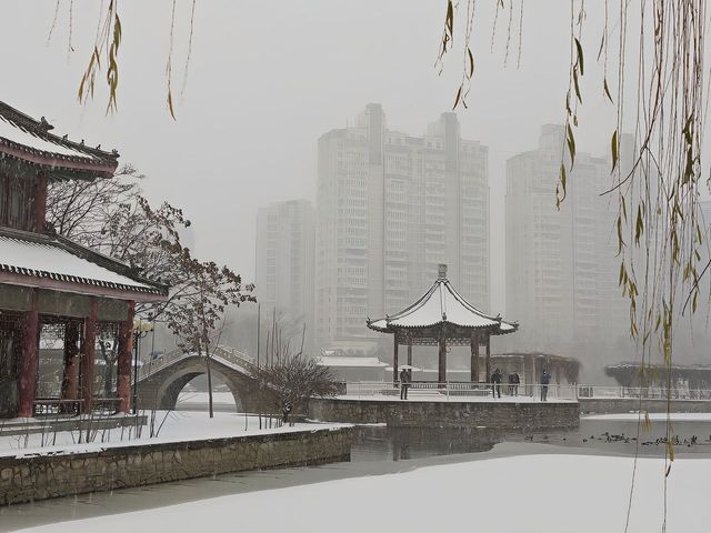 白雪映古建，岁晏尘事歇——雪舞天津老建筑