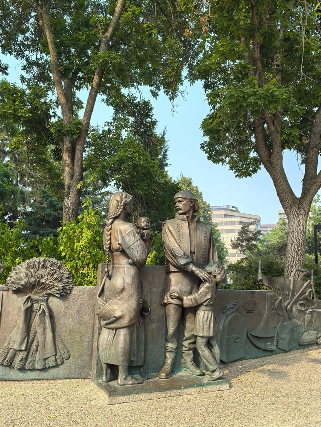 艾伯塔省議會大廈：埃德蒙頓的標誌性建築，必打卡！