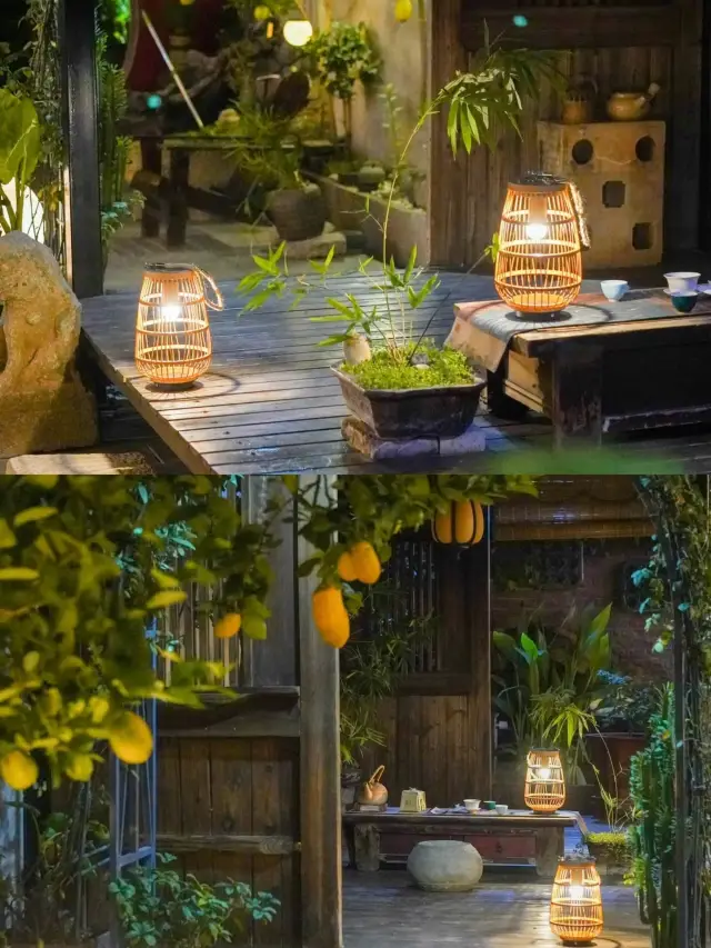 A small courtyard, half of it is the hustle and bustle of life, the other half is romance.
