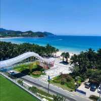 One of the best hotels in Dadonghai bay  with direct access to the beach!