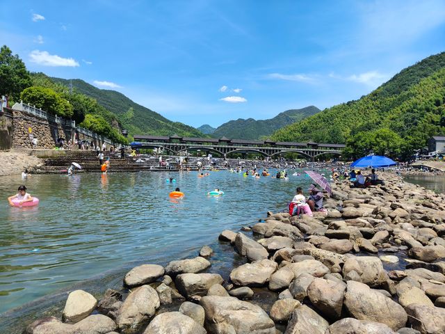 富陽龍鱗壩戲水記。