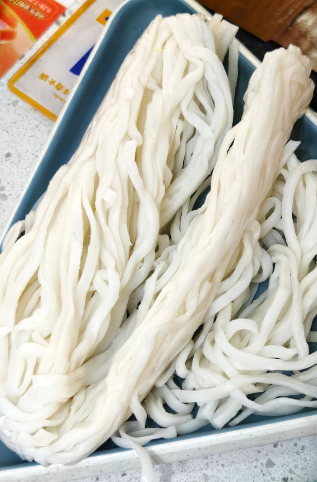 實惠養生的灣區九號鮮切牛肉火鍋。