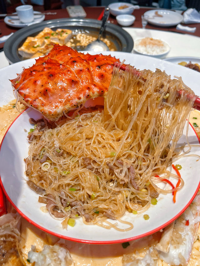 在南寧！新鮮帝王蟹套餐！這一桌人均只需百多元。