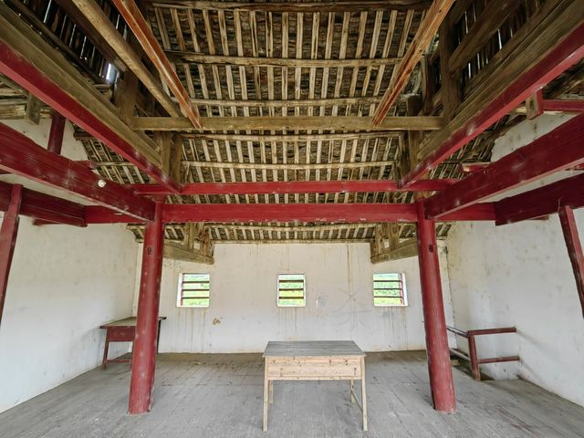 廣西鹿寨三排村古戲台。