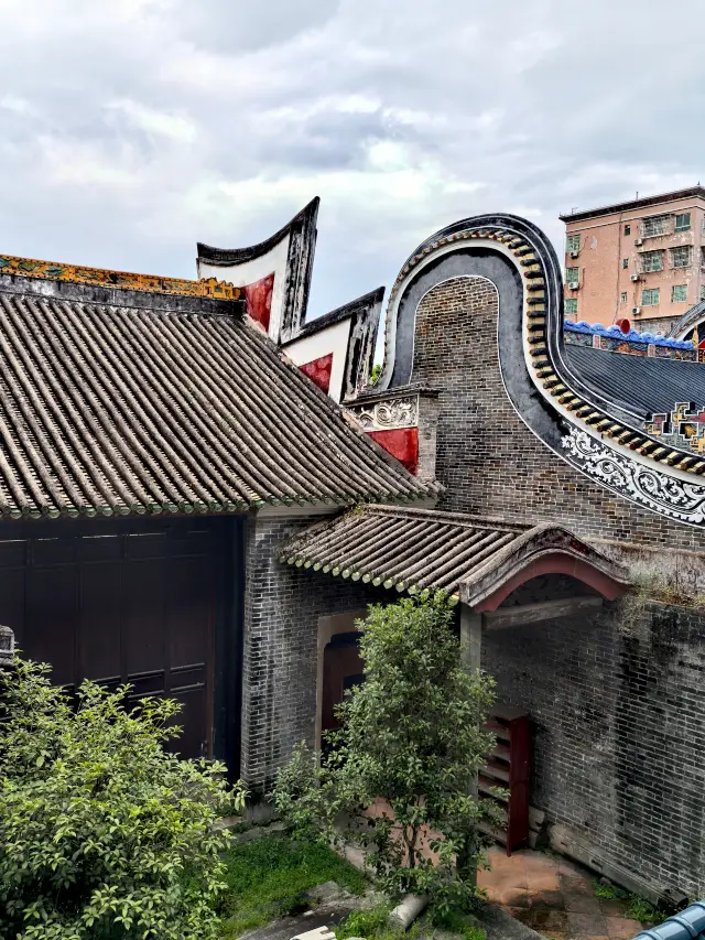 Guangzhou Guild Hall, older than the Chen Clan Ancestral Hall in Guangzhou.