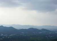 雲端之上·靈秀奇峰。