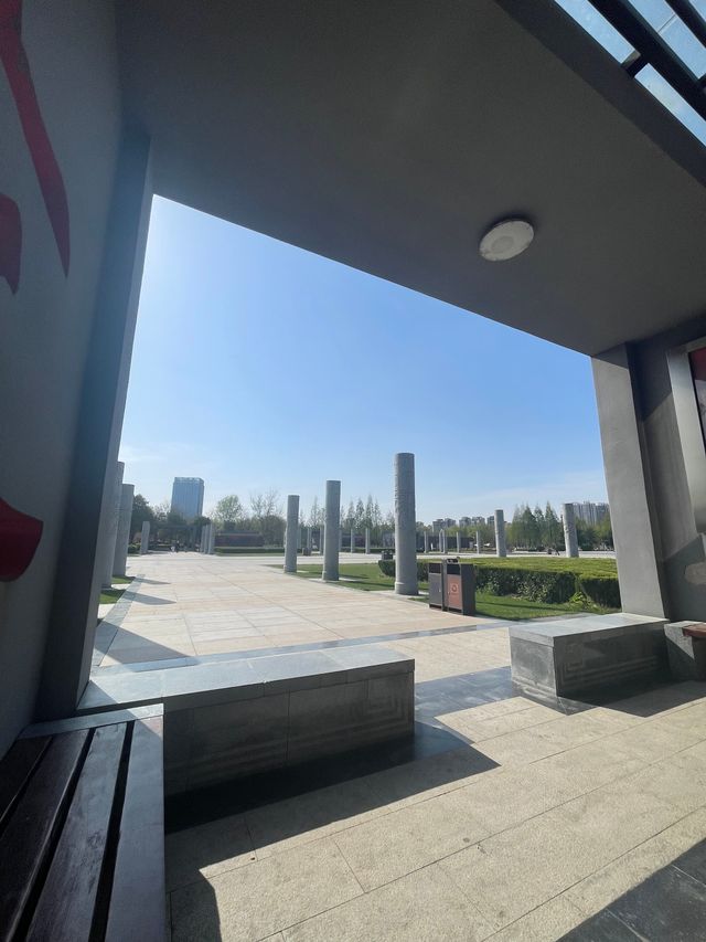 月湖畔，邂逅詩意畫卷，漫步商丘的「城市之眼」。