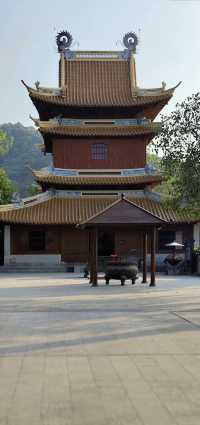 鵬城綠脊，鳳舞山間——深圳鳳凰山攬勝。