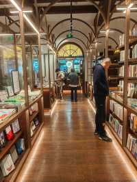 坐落在百年老建築內的書店
