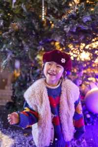這氛圍感絕了上海市區會下雪的聖誕小院