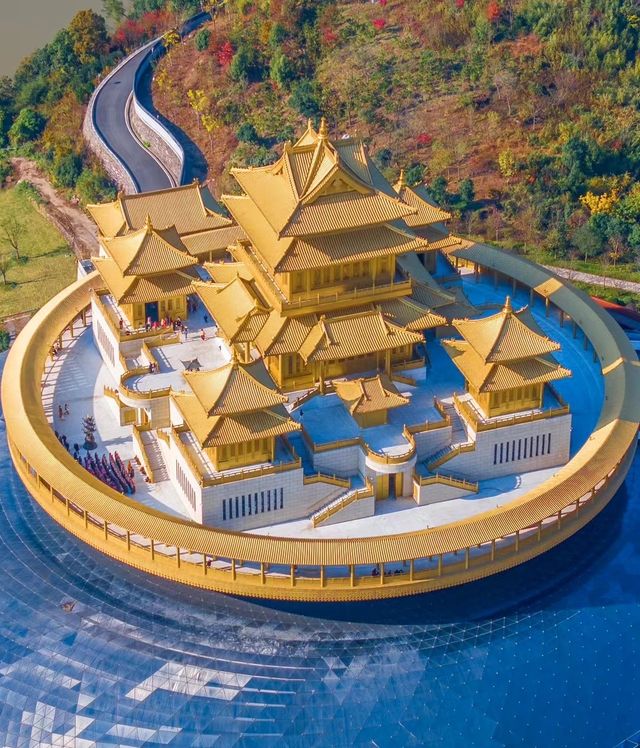 寧波奉化｜雲頂天宮 金色佛殿｜彌勒聖壇
