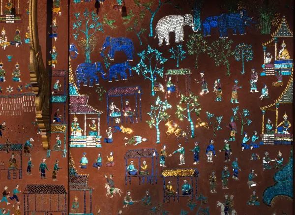 Visit Wat Xieng Thong after 4 PM for a Unique Experience!