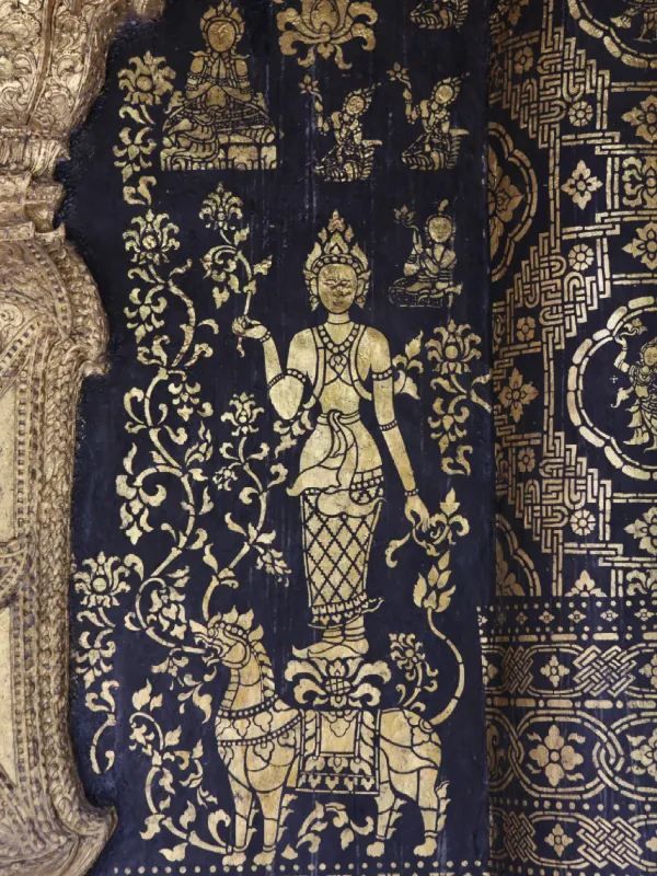 Explore the Spiritual Essence of Wat Xieng Thong in Luang Prabang, Laos