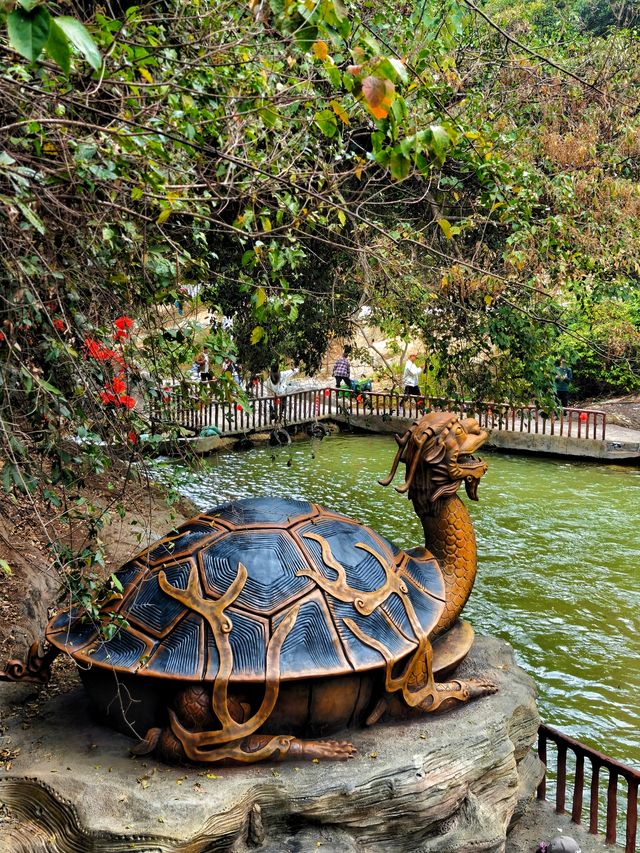 金蛇獻福，遊龍峽的花漾盛宴