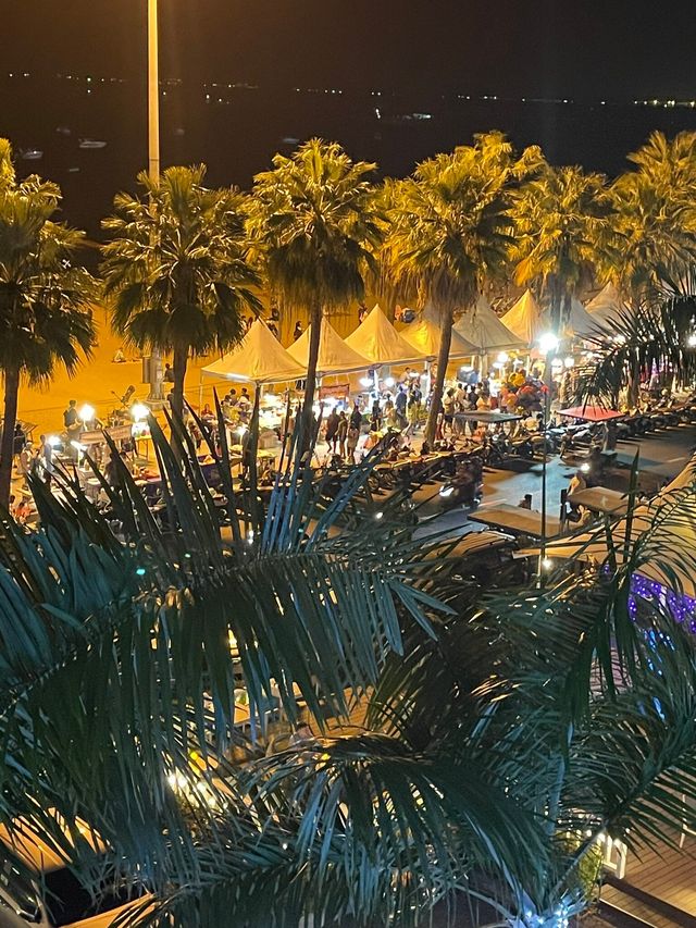 芭堤雅波浪酒店 | 復古海濱度假首選