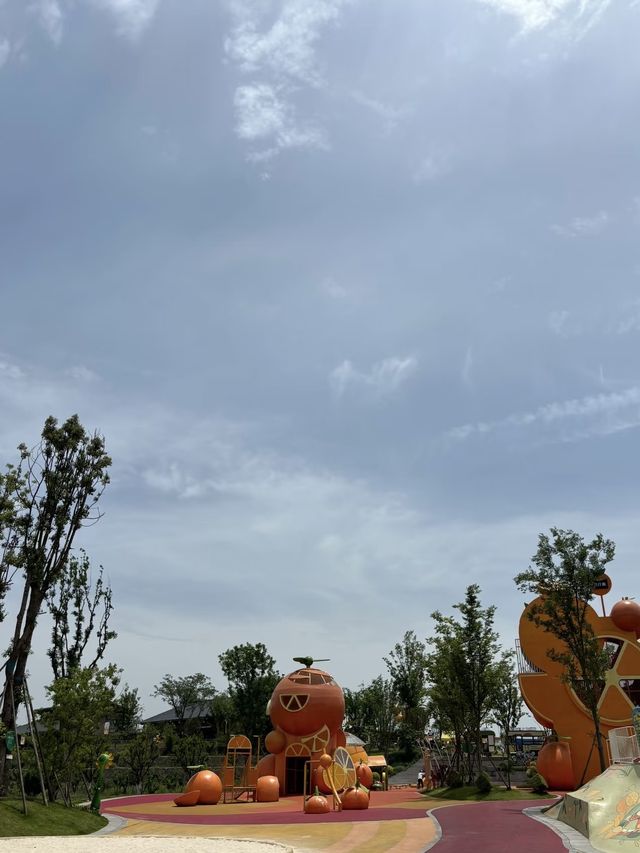 喺成都｜住咗樂園裏面嘅滑梯酒店