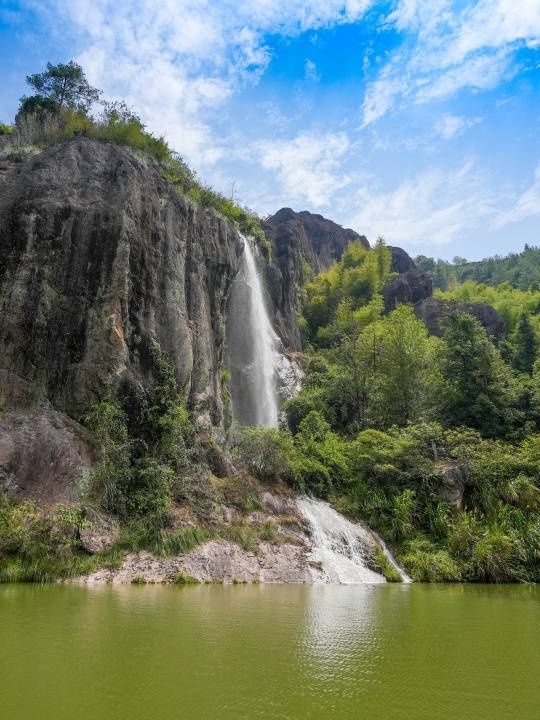 現在大學生都來雙童山特種兵了？