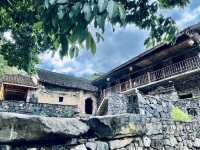 雨補魯天坑，不走尋常路 隱於深山原始村落