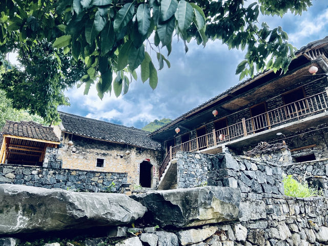 雨補魯天坑，不走尋常路 隱於深山原始村落