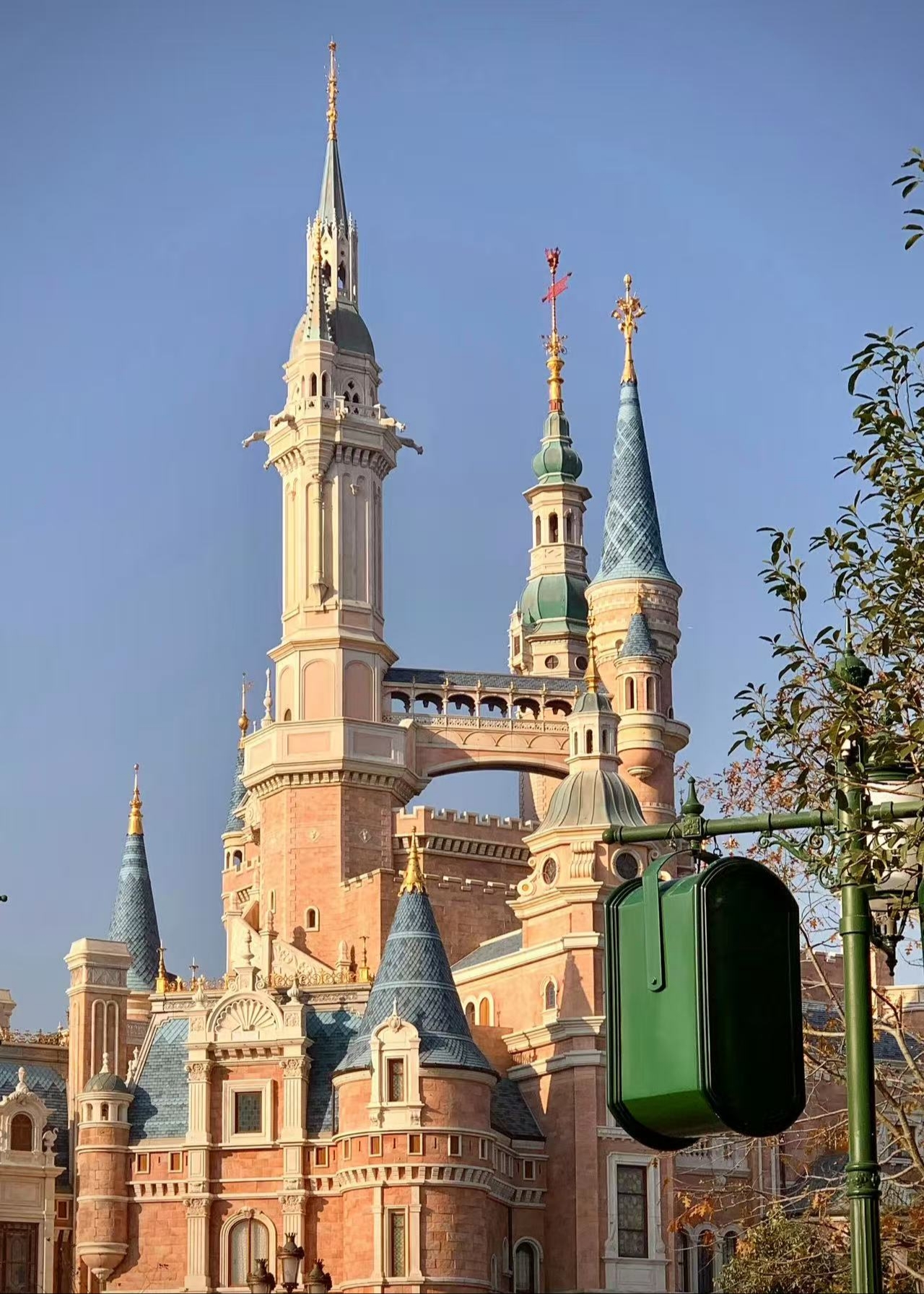 ディズニー　上海ディズニーランド　エンチャンテッド　ストーリーブック　キャッスル 上海ディズニーランド・エンチャンテッド・ストーリーブック