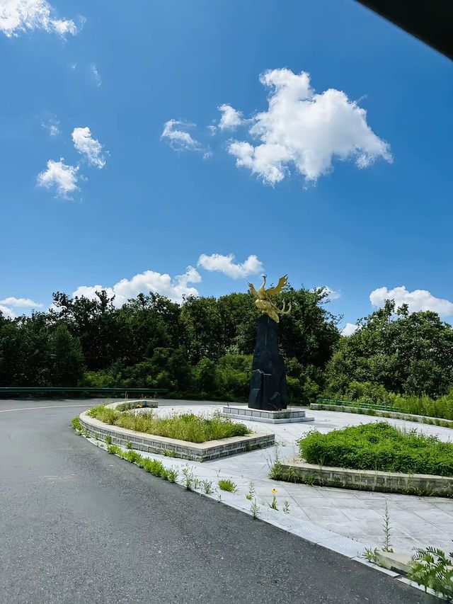 霧中朱雀山的靜謐與孤寂