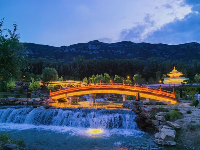 太原旅遊免費又好玩嘅地方-西山疊翠園，美景如畫。