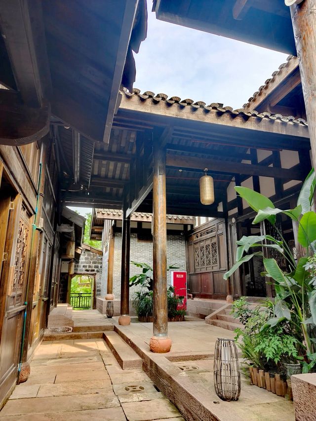 李莊古鎮 邂逅絕美無邊際泳池，解鎖度假新體驗