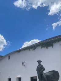 龍達（Ronda），呢座建喺懸崖上嘅白色小鎮