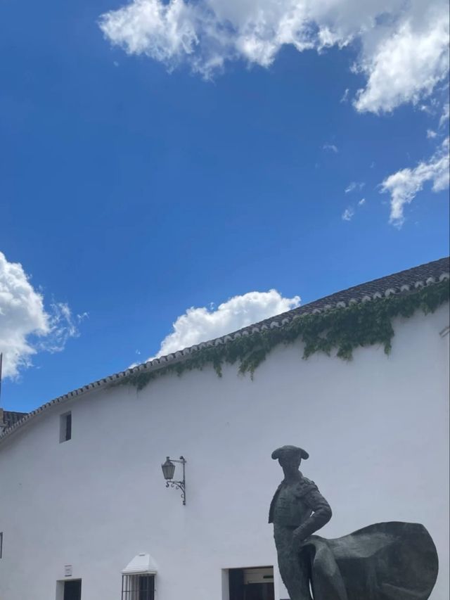 龍達（Ronda），呢座建喺懸崖上嘅白色小鎮