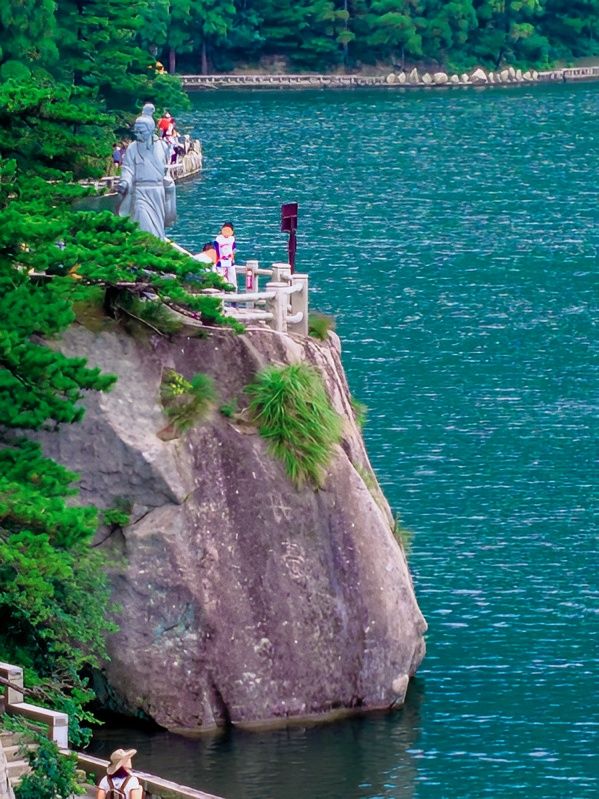 惜字如金誇震撼？安徽天柱山配！靈山秀氣裹著雲海殺瘋咗