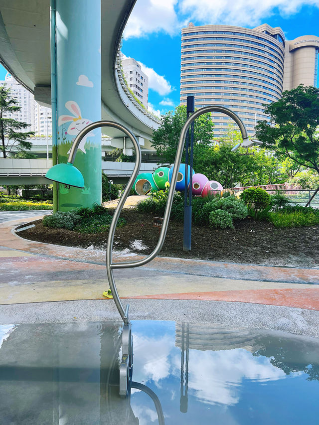 玩水唔怕曬藏喺魔都市區高架下嘅兒童樂園