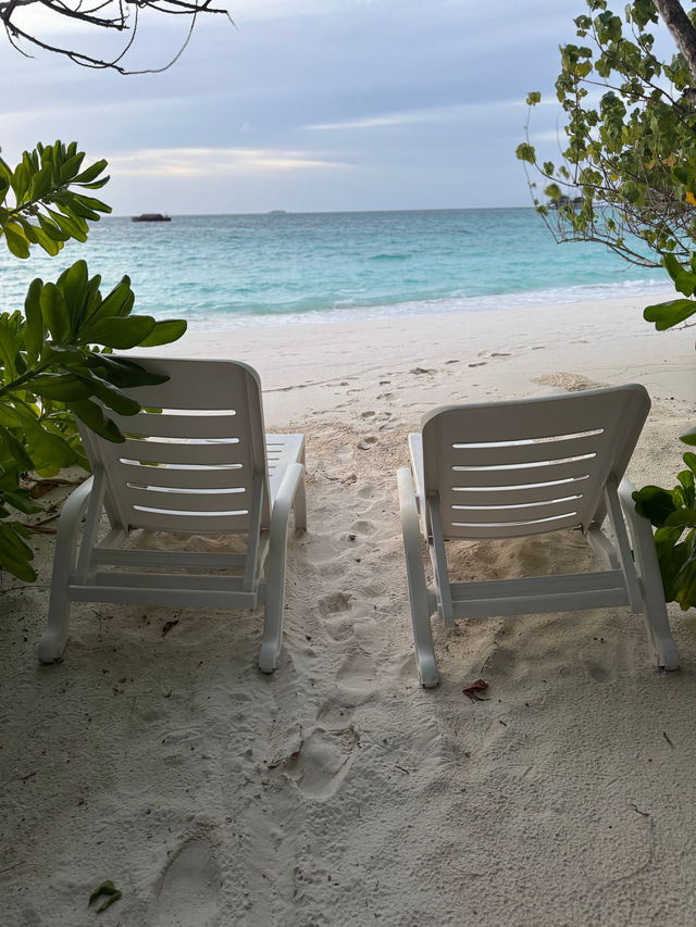 A Perfectly Relaxing Safari Island Getaway